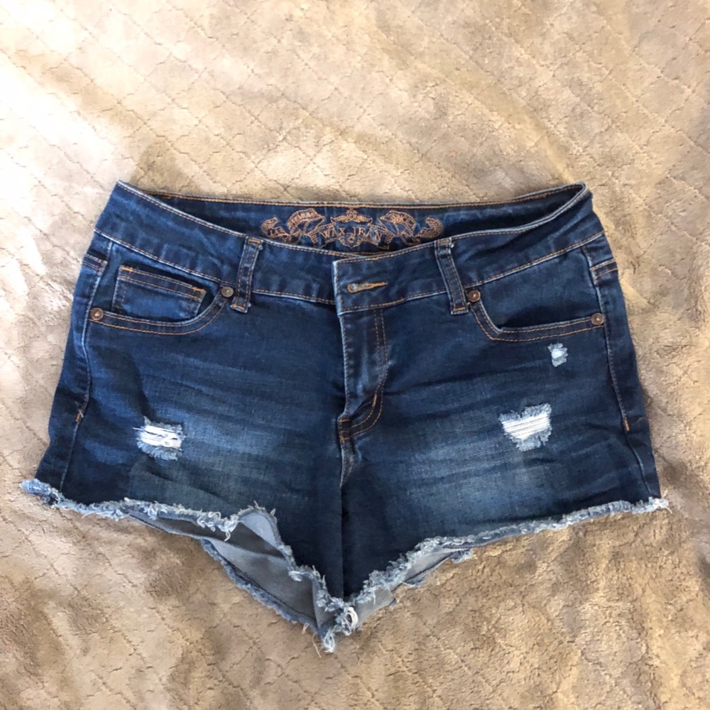Wax Jean shorty shorts light distressing raw hem shorts size M